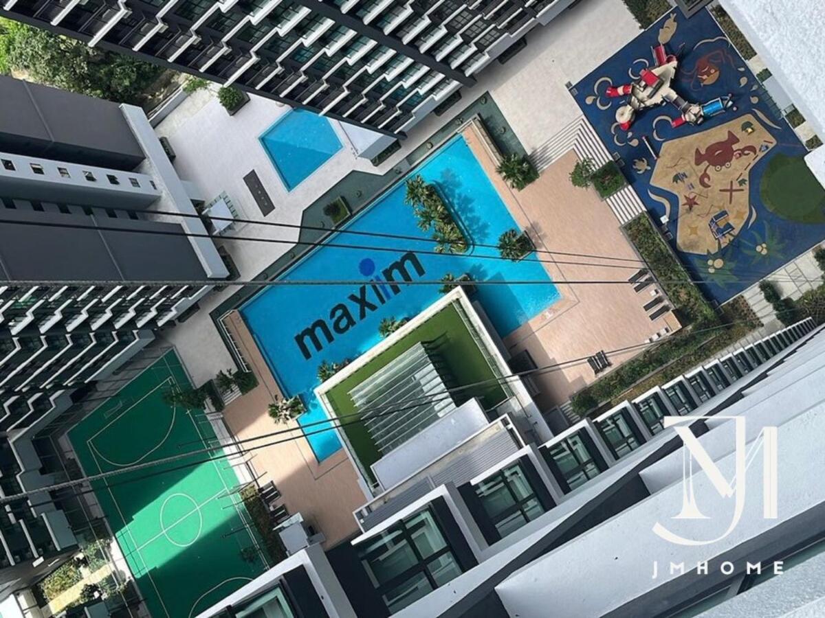Majestic Maxim Ucsi 2r Near Mrt #22 Kuala Lumpur